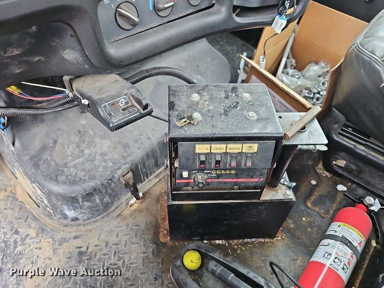 image for item DP6482 2005 Chevrolet C4500 bucket truck