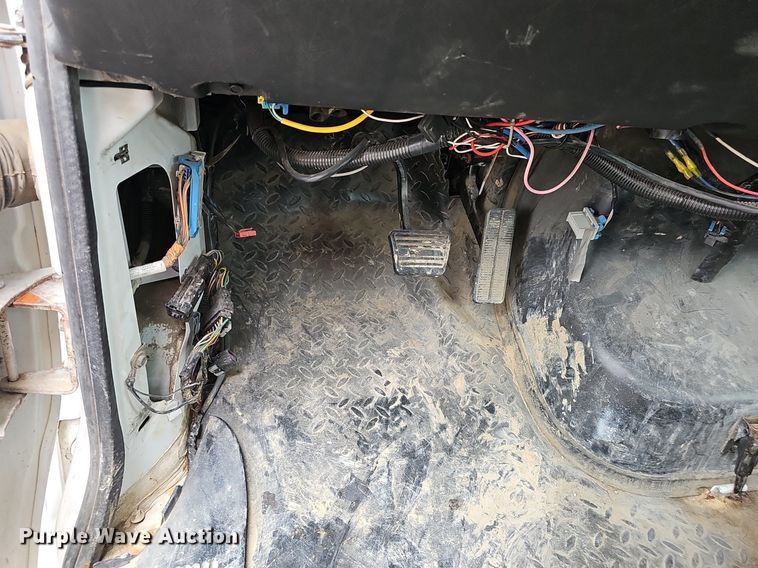 image for item DP6482 2005 Chevrolet C4500 bucket truck