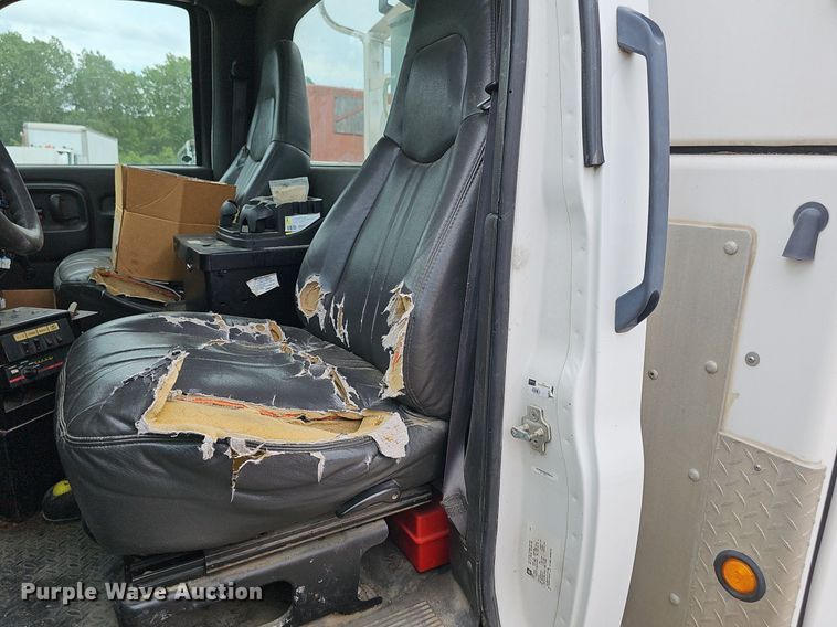 image for item DP6482 2005 Chevrolet C4500 bucket truck