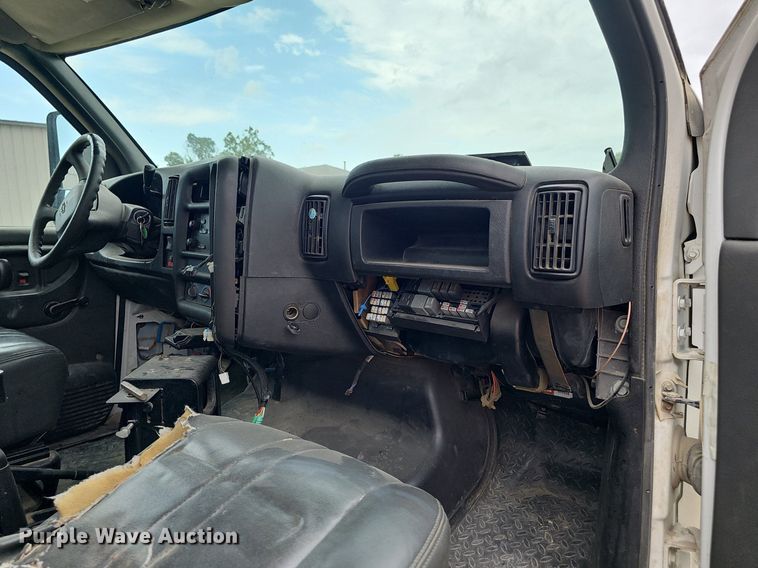 image for item DP6482 2005 Chevrolet C4500 bucket truck