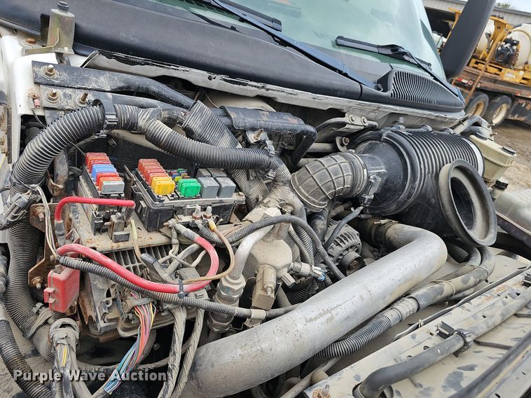 image for item DP6482 2005 Chevrolet C4500 bucket truck