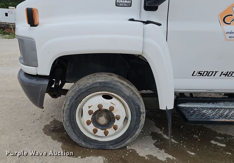 image for item DP6482 2005 Chevrolet C4500 bucket truck