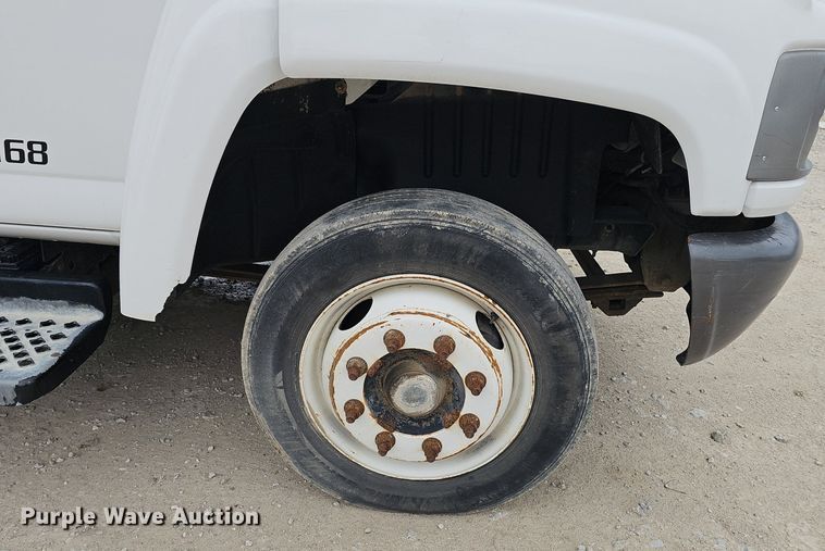 image for item DP6482 2005 Chevrolet C4500 bucket truck