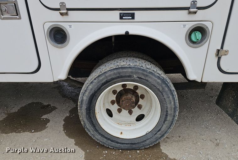 image for item DP6482 2005 Chevrolet C4500 bucket truck