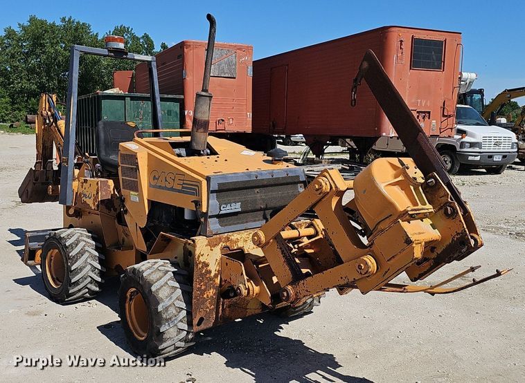 image for item DP6485 2000 Case 360 vibratory cable plow