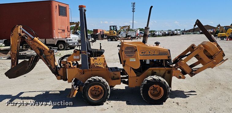 image for item DP6485 2000 Case 360 vibratory cable plow