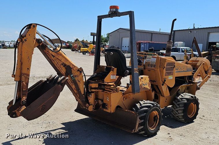 image for item DP6485 2000 Case 360 vibratory cable plow