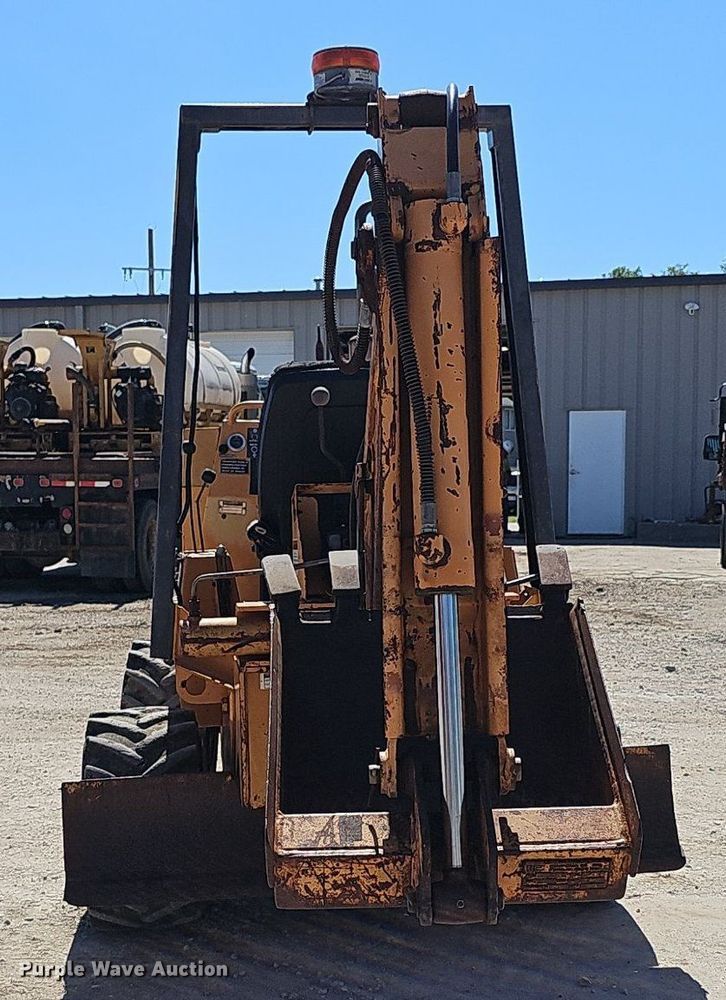 image for item DP6485 2000 Case 360 vibratory cable plow