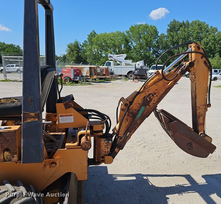 image for item DP6485 2000 Case 360 vibratory cable plow