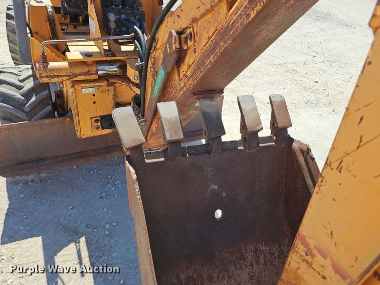 image for item DP6485 2000 Case 360 vibratory cable plow