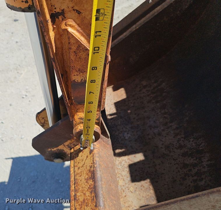 image for item DP6485 2000 Case 360 vibratory cable plow