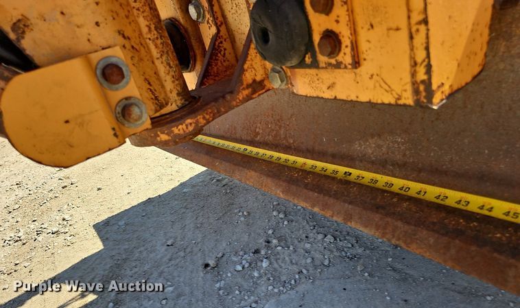 image for item DP6485 2000 Case 360 vibratory cable plow