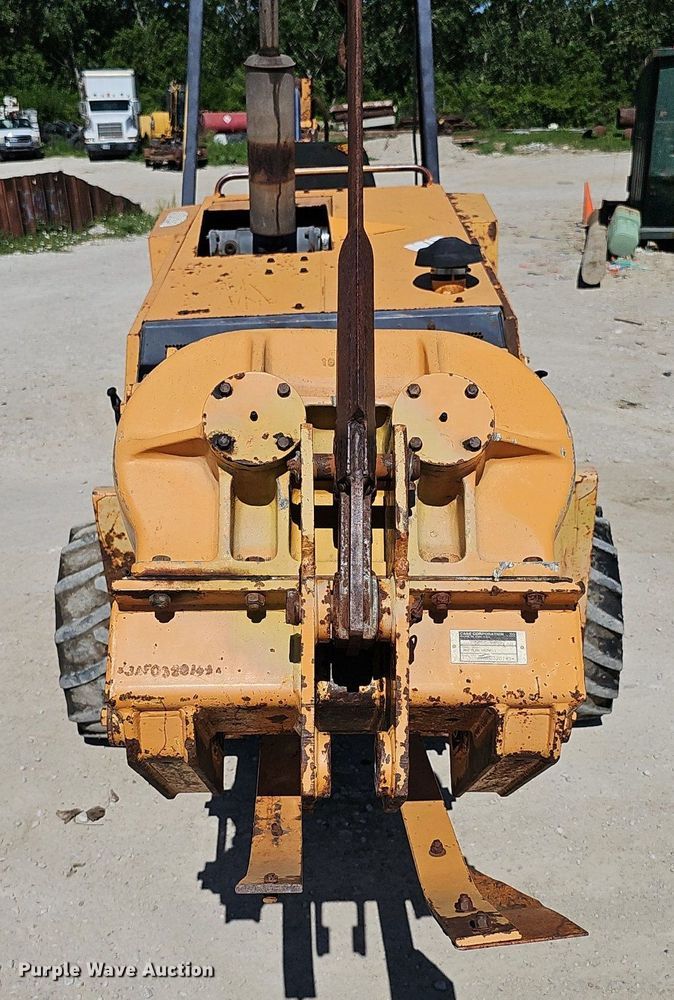 image for item DP6485 2000 Case 360 vibratory cable plow