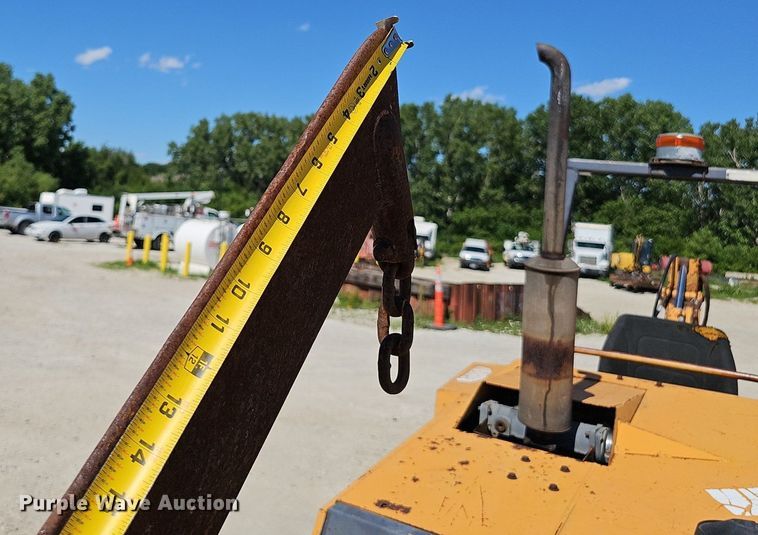 image for item DP6485 2000 Case 360 vibratory cable plow