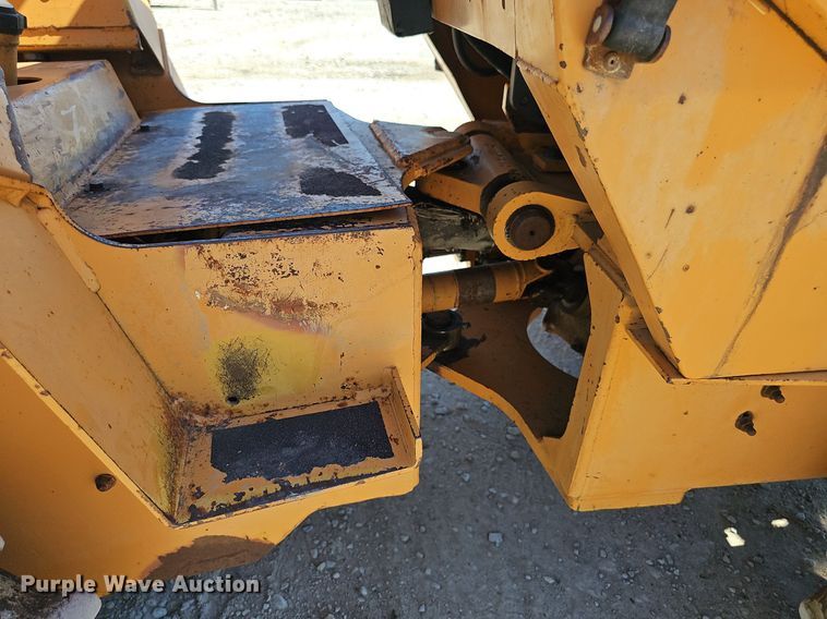 image for item DP6485 2000 Case 360 vibratory cable plow