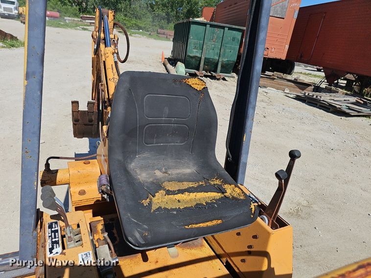 image for item DP6485 2000 Case 360 vibratory cable plow