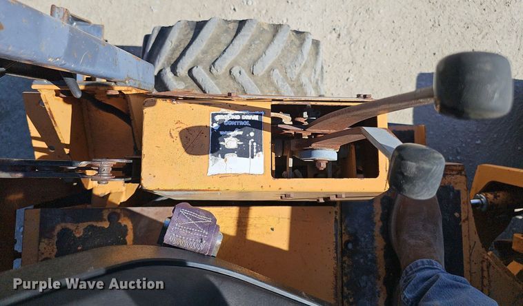image for item DP6485 2000 Case 360 vibratory cable plow