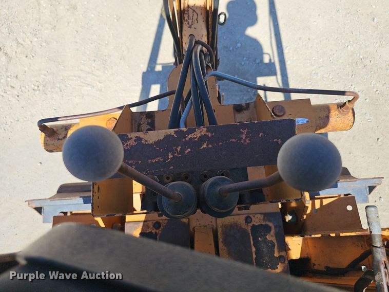 image for item DP6485 2000 Case 360 vibratory cable plow