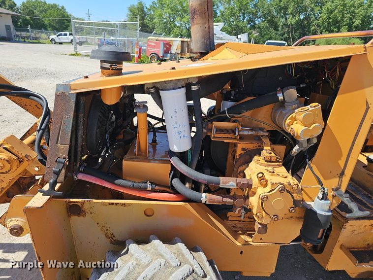 image for item DP6485 2000 Case 360 vibratory cable plow