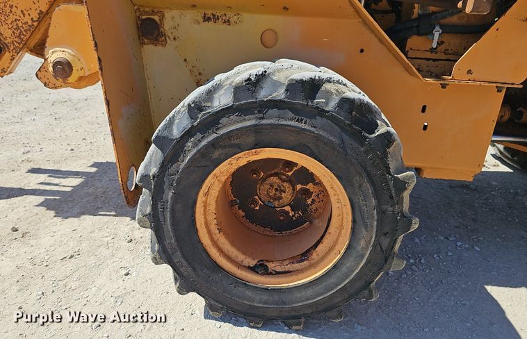 image for item DP6485 2000 Case 360 vibratory cable plow