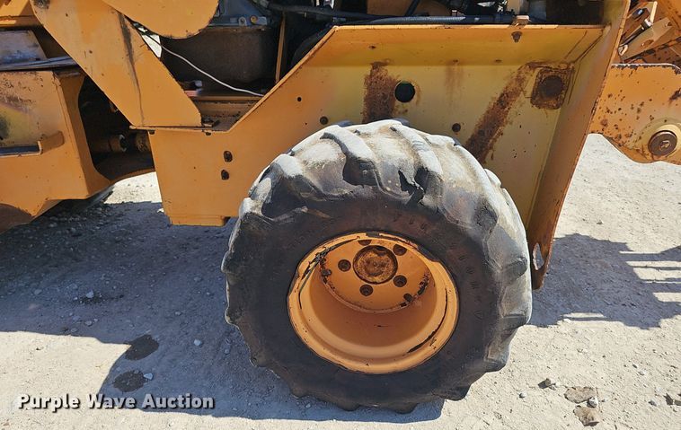 image for item DP6485 2000 Case 360 vibratory cable plow