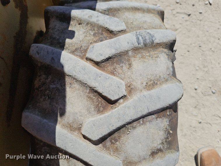 image for item DP6485 2000 Case 360 vibratory cable plow