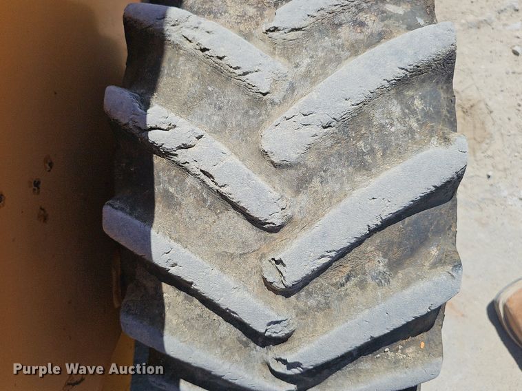 image for item DP6485 2000 Case 360 vibratory cable plow