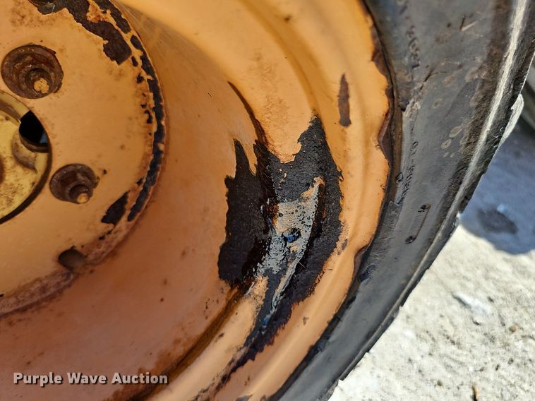 image for item DP6485 2000 Case 360 vibratory cable plow