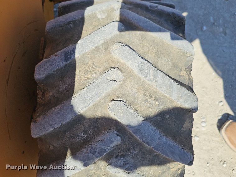 image for item DP6485 2000 Case 360 vibratory cable plow