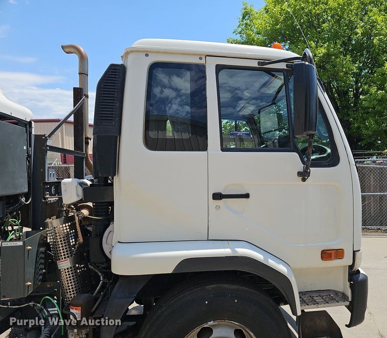 image for item DP6490 2009 Nissan 3300 street sweeper truck