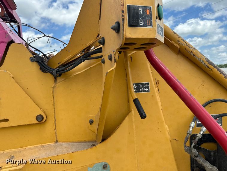 image for item DP8405 2008 Vermeer  BC2100XL wood chipper