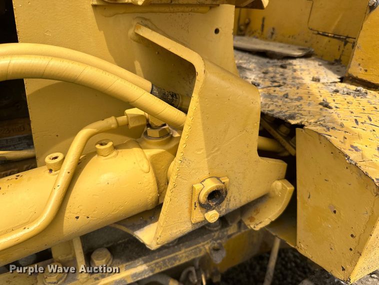 image for item DP8408 1982 Komatsu D31P-17 dozer