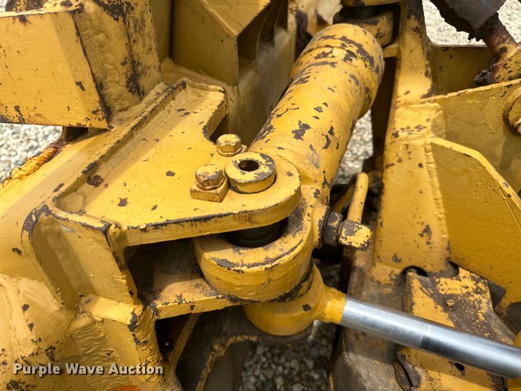 image for item DP8408 1982 Komatsu D31P-17 dozer