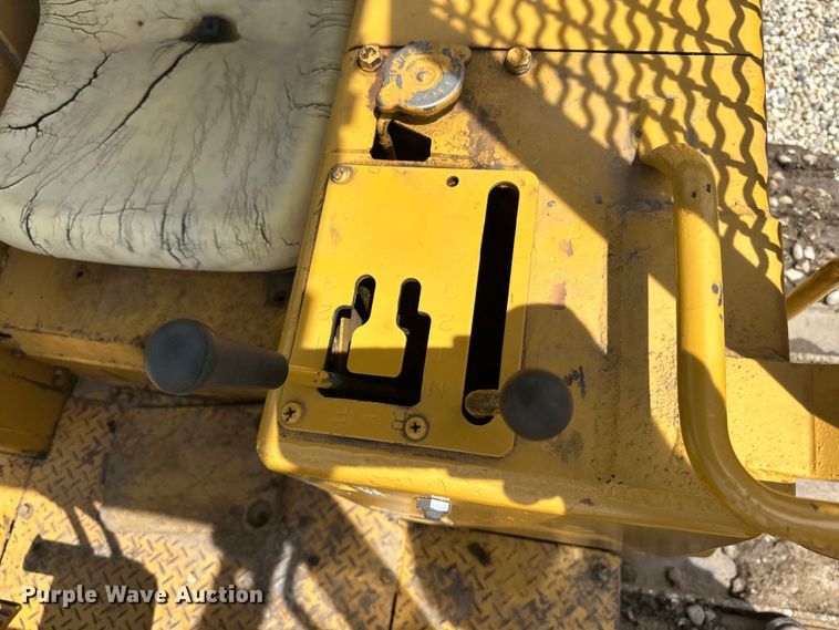 image for item DP8408 1982 Komatsu D31P-17 dozer