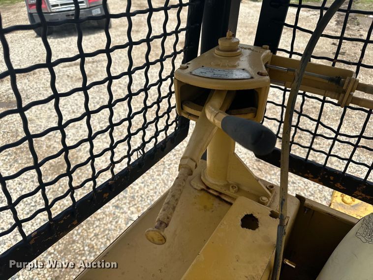 image for item DP8408 1982 Komatsu D31P-17 dozer