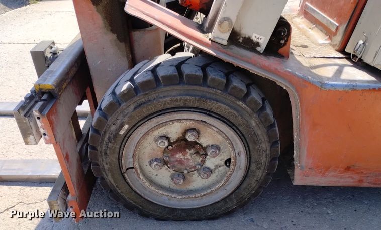 image for item DQ6128 Datsun 6000 forklift