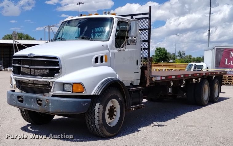 image for item DQ6129 2004 Sterling  L9500 flatbed truck