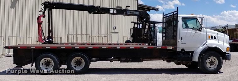 image for item DQ6129 2004 Sterling  L9500 flatbed truck