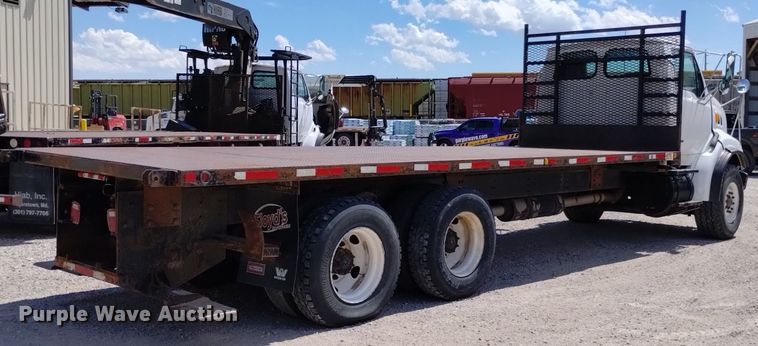image for item DQ6129 2004 Sterling  L9500 flatbed truck