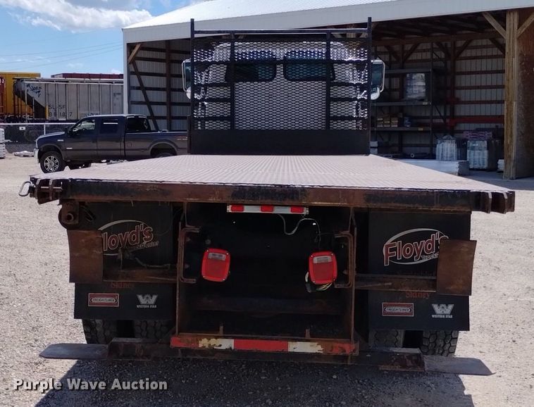 image for item DQ6129 2004 Sterling  L9500 flatbed truck