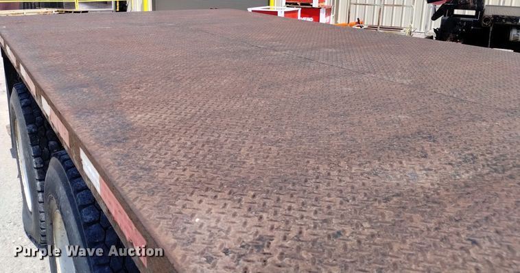 image for item DQ6129 2004 Sterling  L9500 flatbed truck