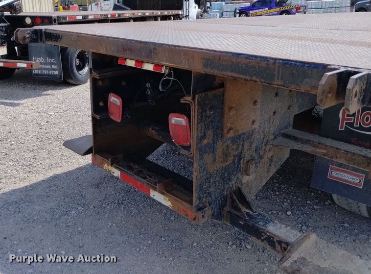 image for item DQ6129 2004 Sterling  L9500 flatbed truck