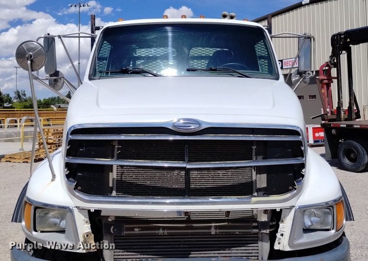 image for item DQ6129 2004 Sterling  L9500 flatbed truck