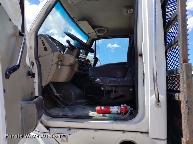 image for item DQ6129 2004 Sterling  L9500 flatbed truck