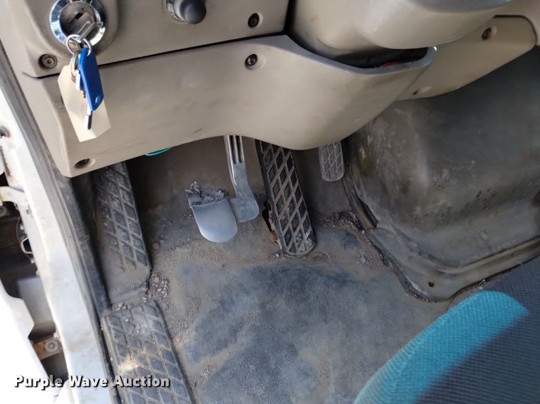 image for item DQ6129 2004 Sterling  L9500 flatbed truck