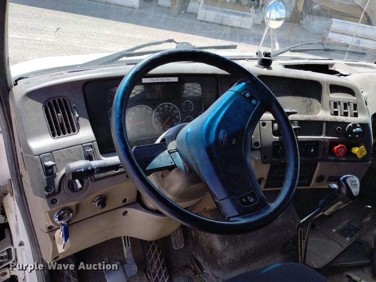 image for item DQ6129 2004 Sterling  L9500 flatbed truck