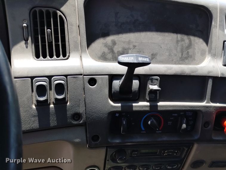 image for item DQ6129 2004 Sterling  L9500 flatbed truck