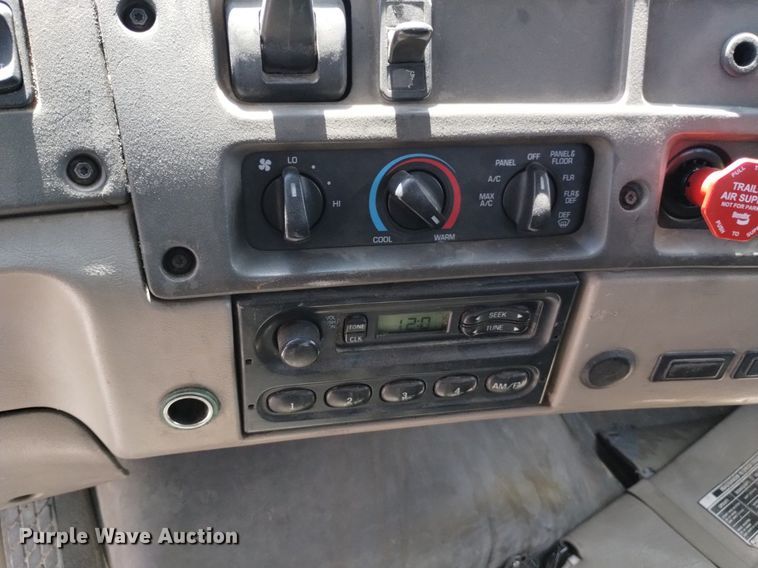 image for item DQ6129 2004 Sterling  L9500 flatbed truck