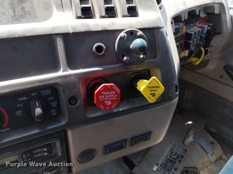 image for item DQ6129 2004 Sterling  L9500 flatbed truck