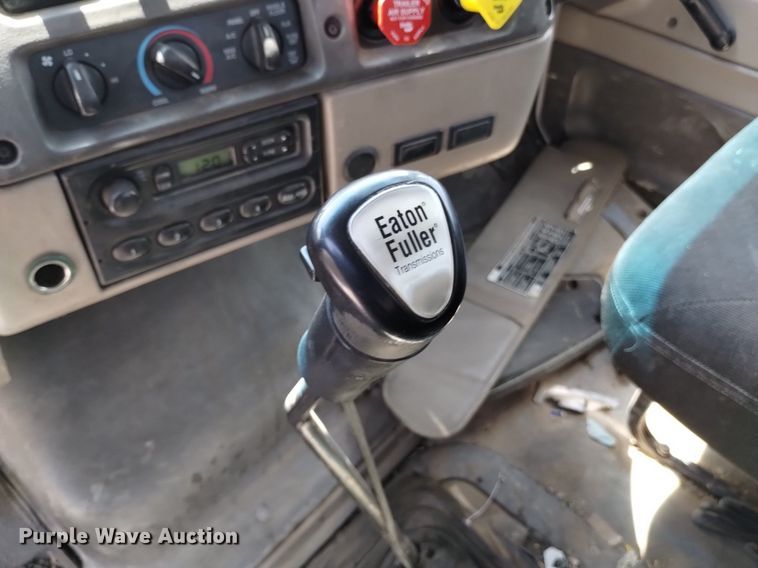 image for item DQ6129 2004 Sterling  L9500 flatbed truck